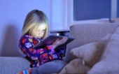 Як планшети і телефони роблять наших дітей злими, примхливими і ледачими